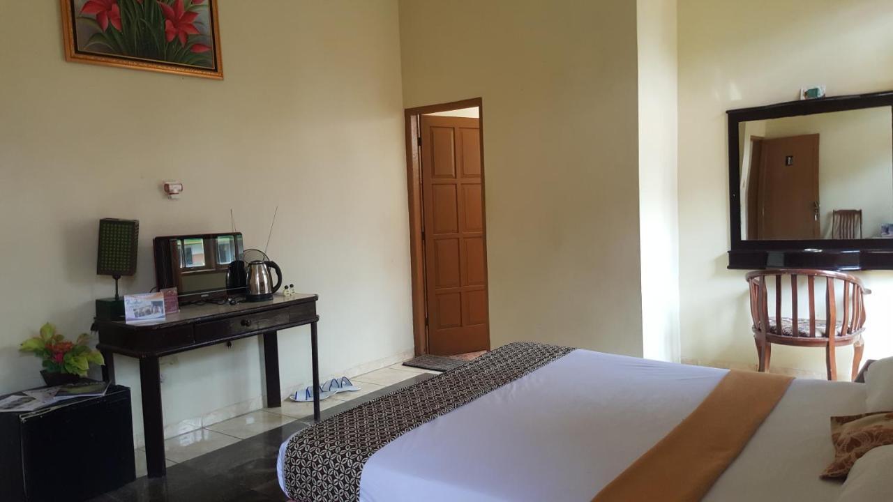 Putri Duyung Guest House Karangpandan Exterior foto