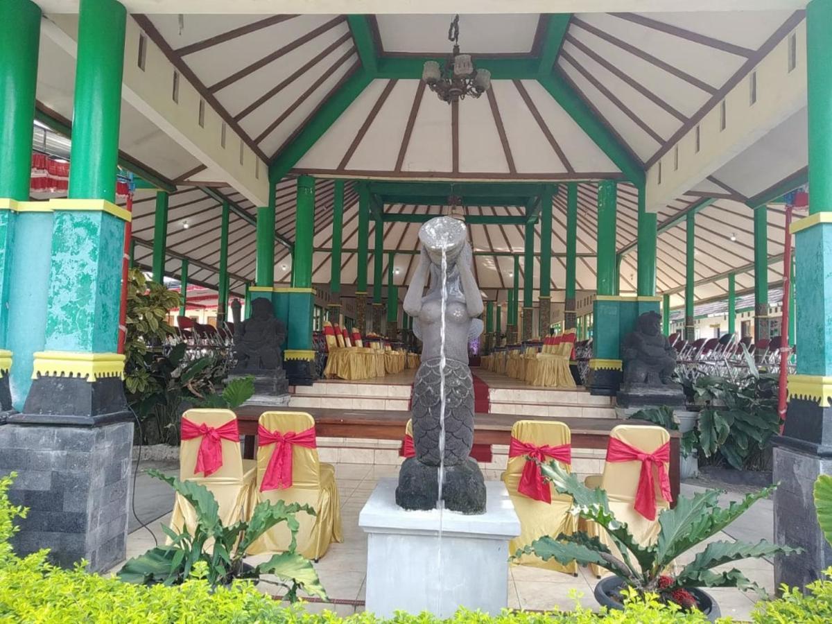 Putri Duyung Guest House Karangpandan Exterior foto