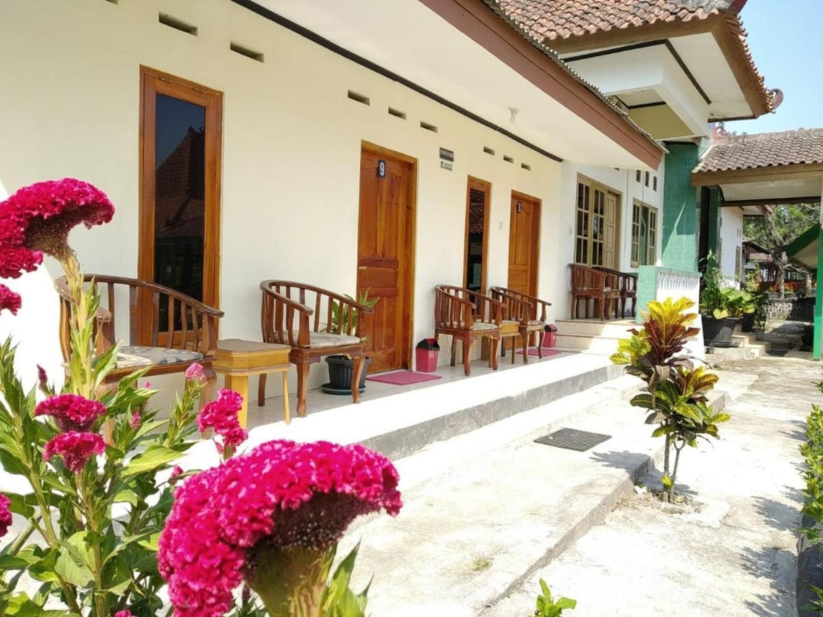 Putri Duyung Guest House Karangpandan Exterior foto