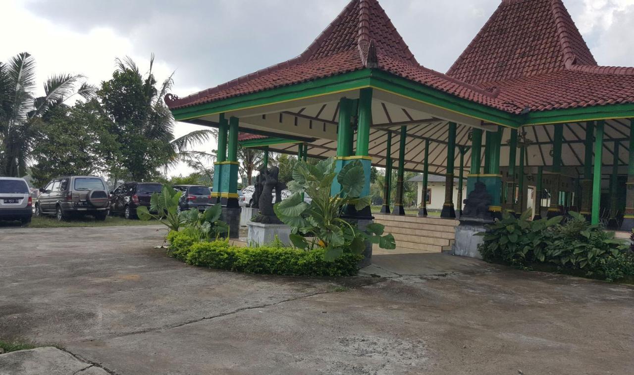 Putri Duyung Guest House Karangpandan Exterior foto
