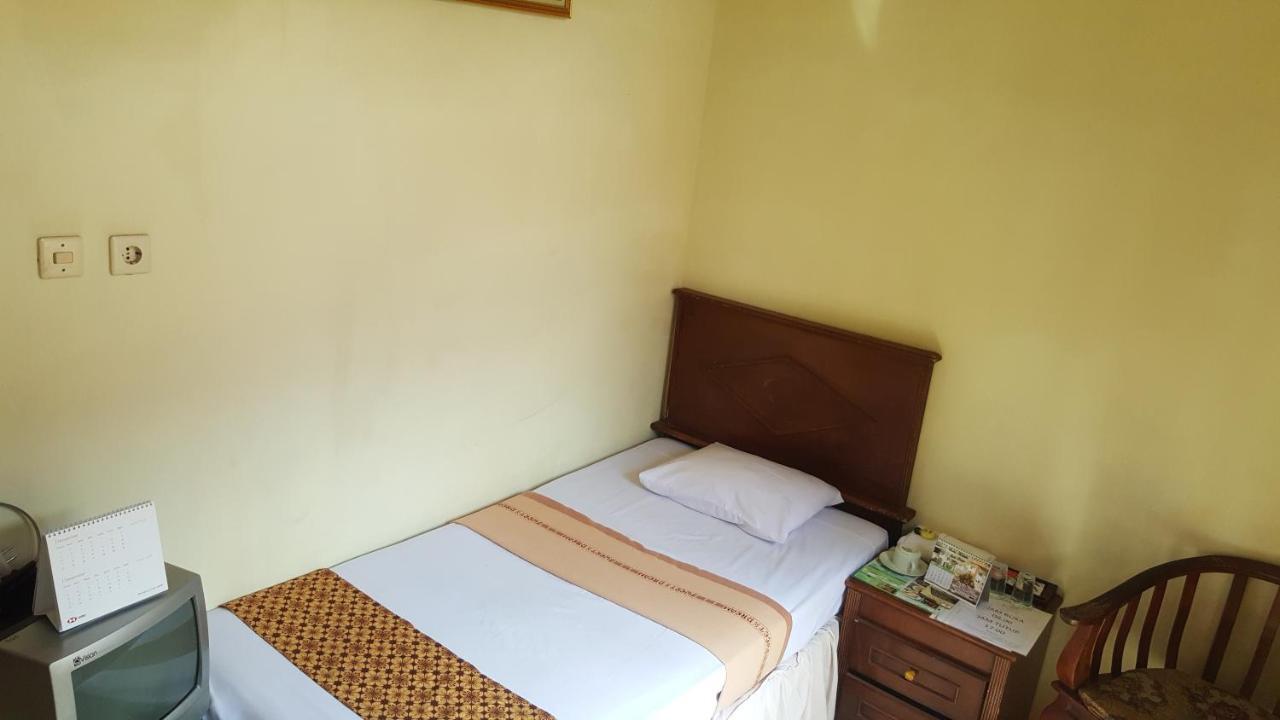 Putri Duyung Guest House Karangpandan Exterior foto