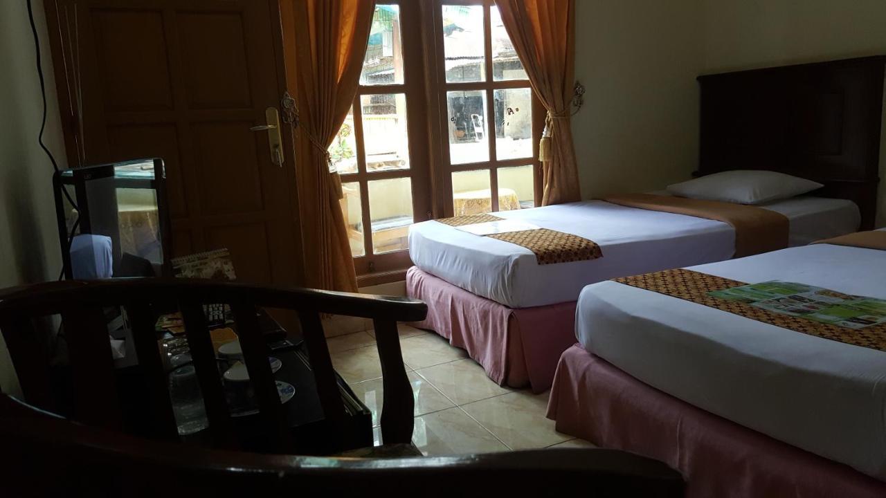 Putri Duyung Guest House Karangpandan Exterior foto